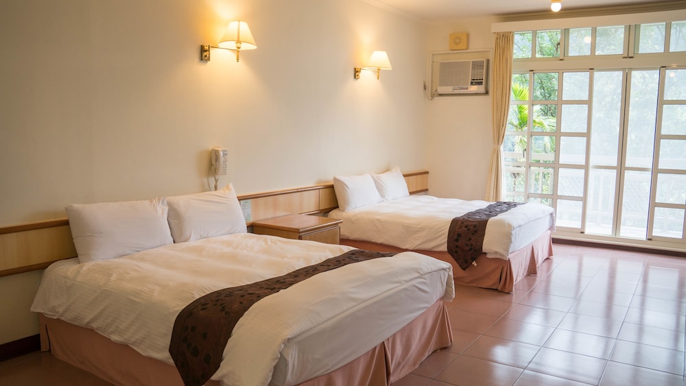 Economy Triple Room, 1 Bedroom, Mountain View, Lakeside photo 3