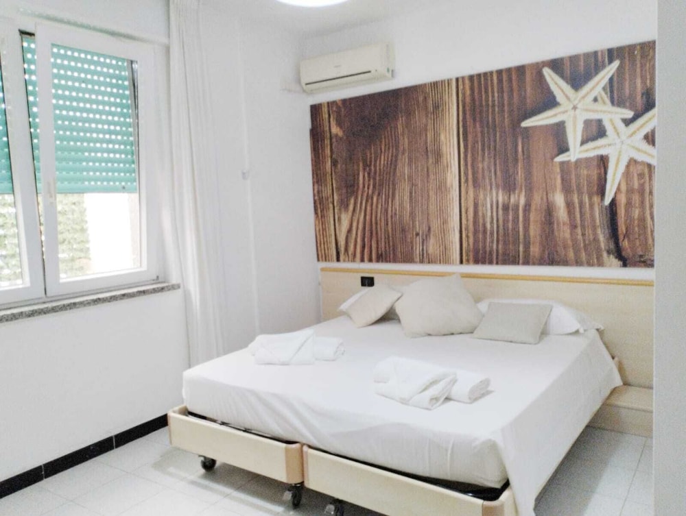Basic Quadruple Room photo 2