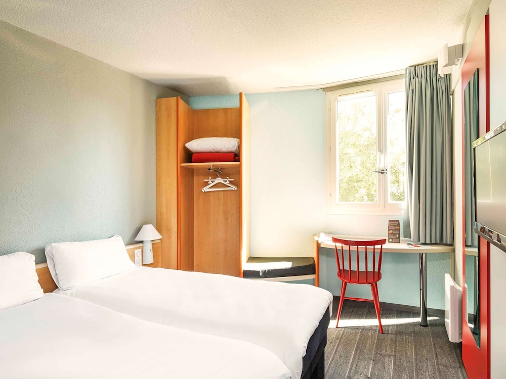 Standard Room, 2 Twin Beds - Photo 1