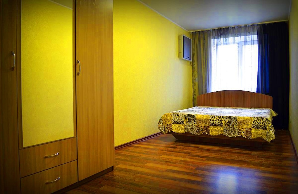 Apartment, 2 Bedrooms (L'va Tolstogo, 166)