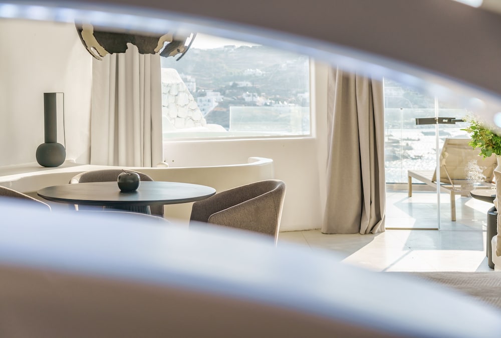 Mykonos Honeymoon Luxury Suite Hot Tub - Photo 7