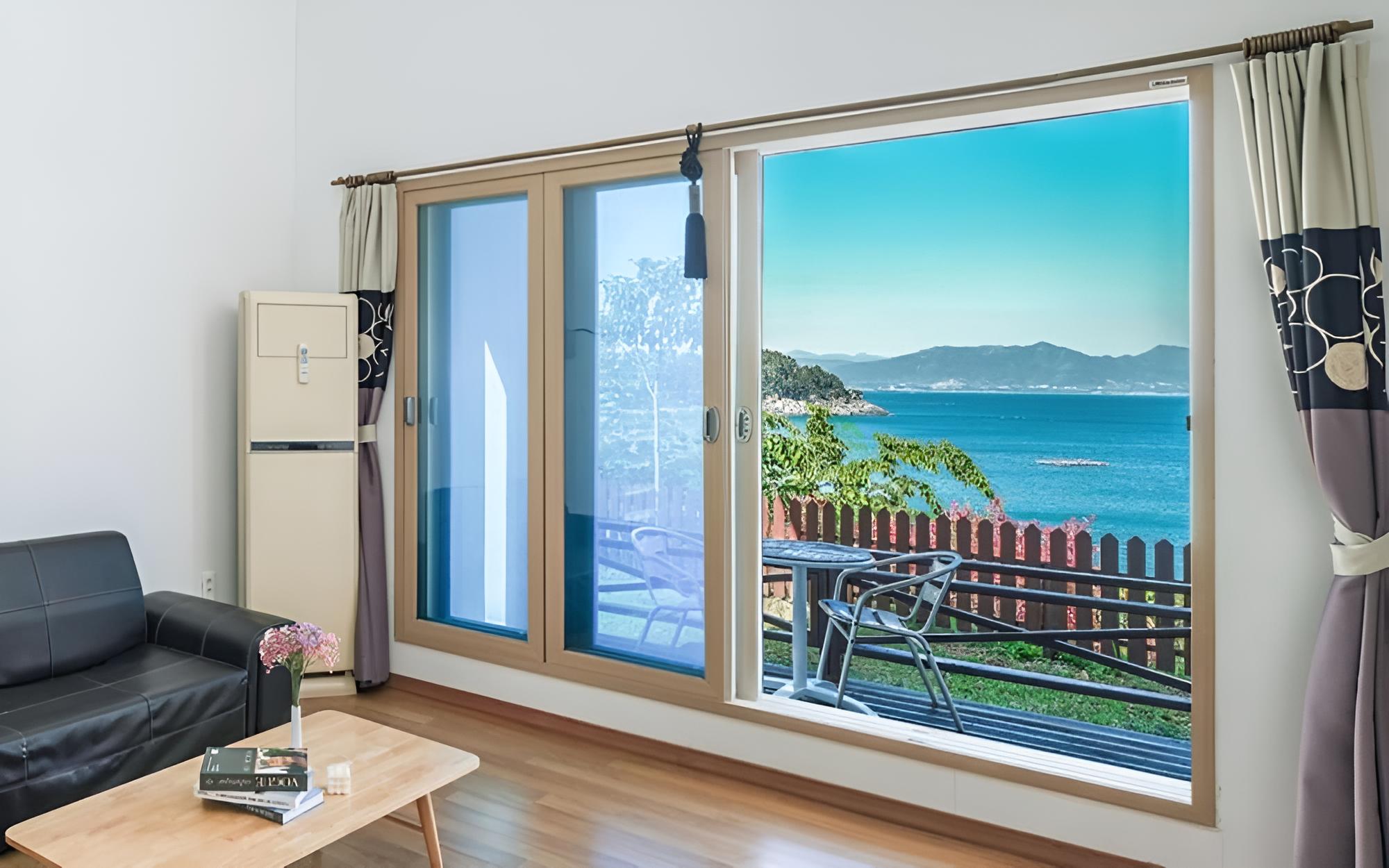 Room (401 (duplex-type))