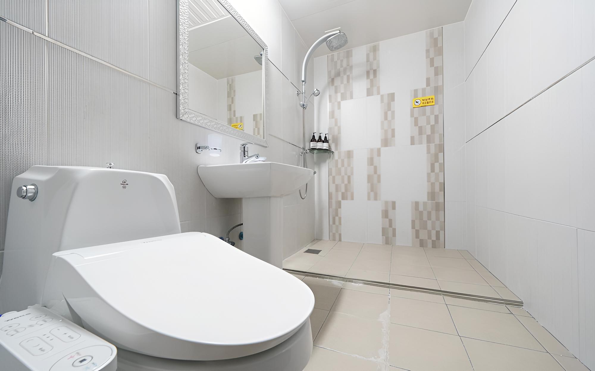 Room (Standard (non-smoking equipped with A) - Photo 14