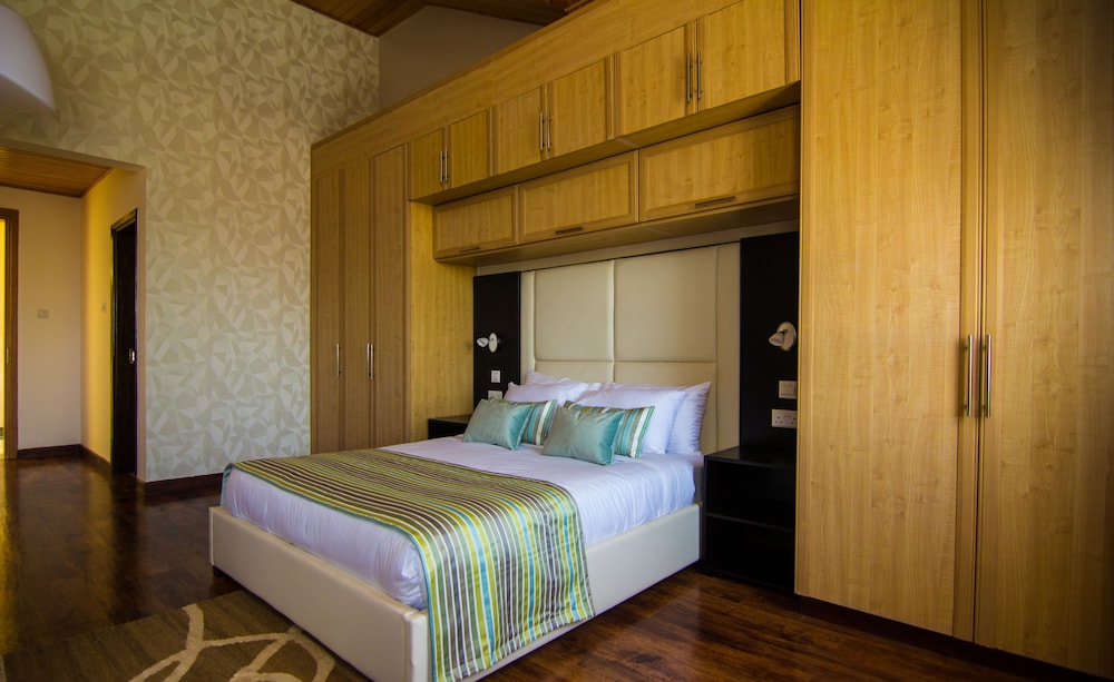 Panoramic Studio Suite, 1 Queen Bed, City View