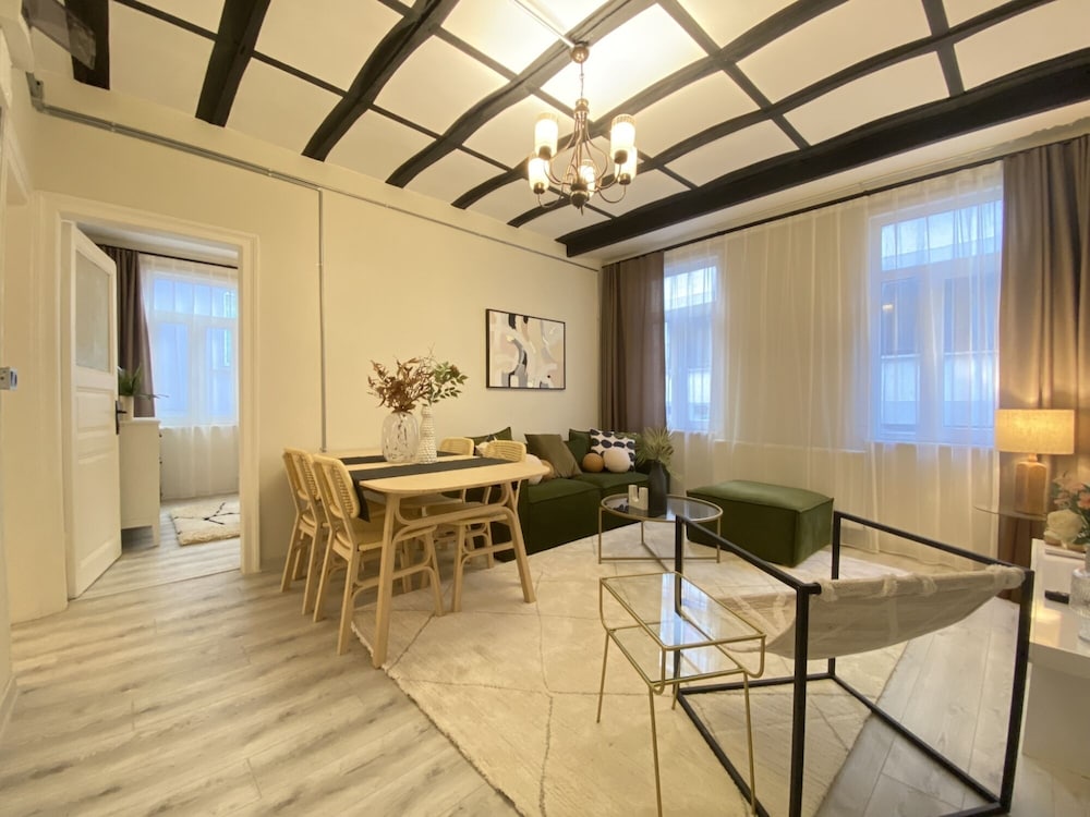 Apartment photo 2