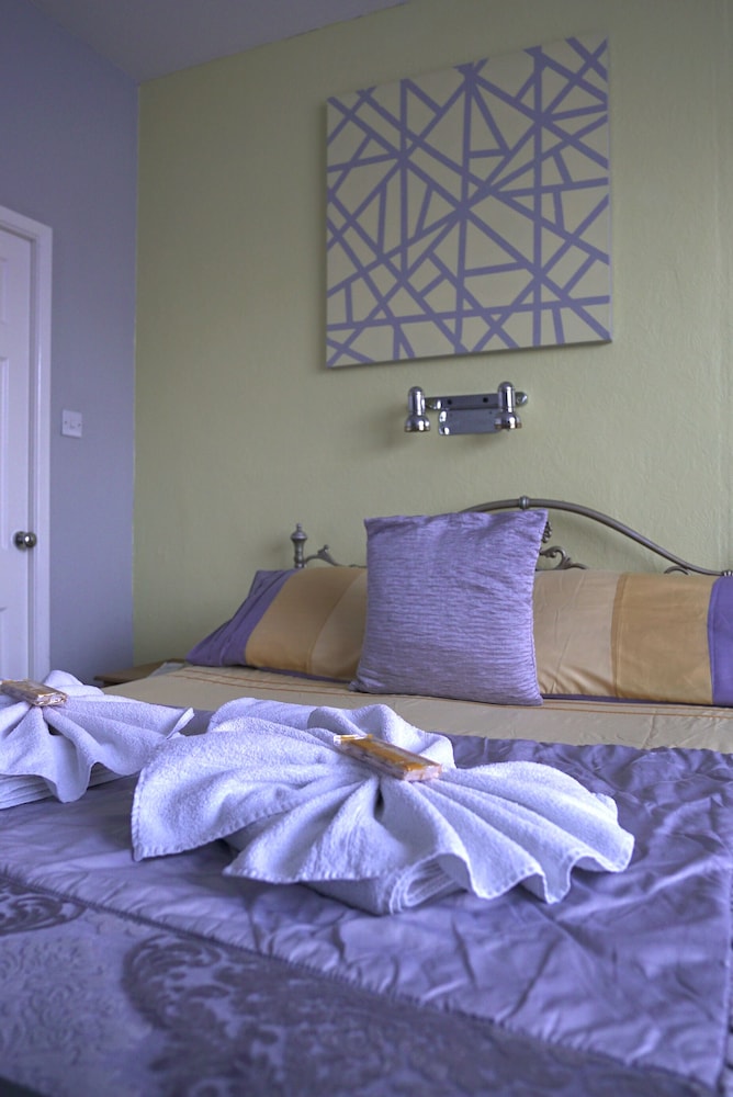 Suite, Ensuite photo 2