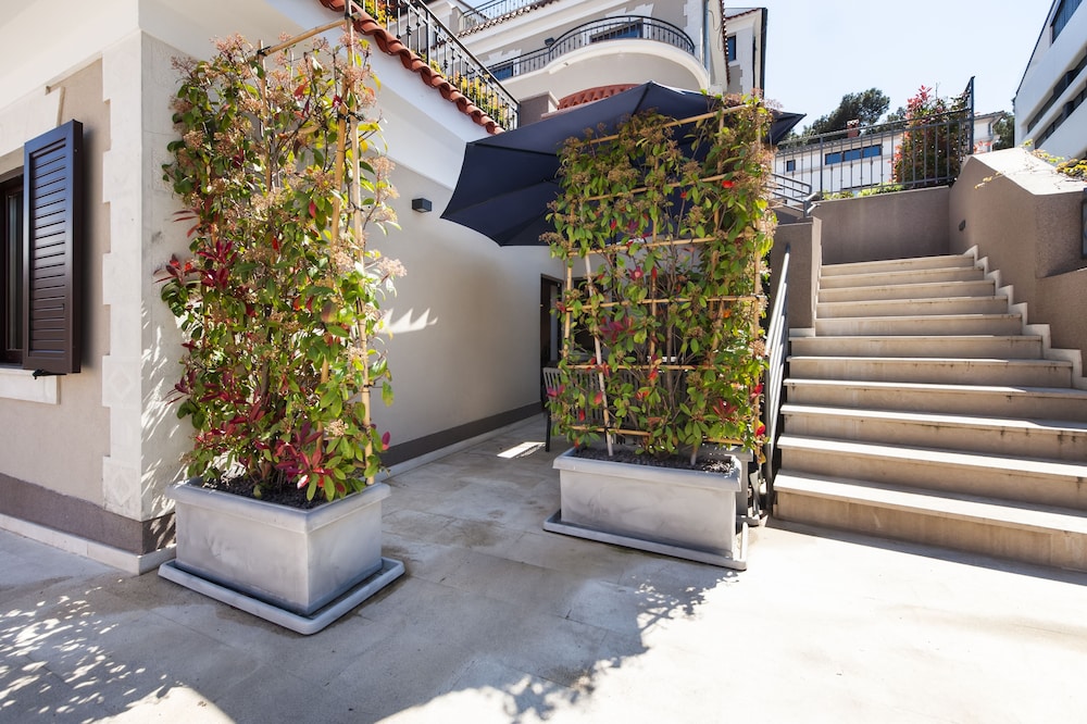 Deluxe Apartment, 1 Bedroom, Courtyard Area - Photo 8