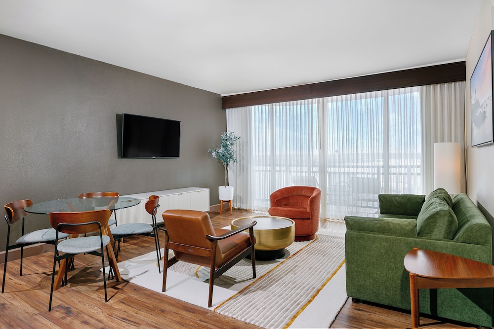 Suite, 1 King Bed, Non Smoking, Bay View (Point Loma) - Photo 9