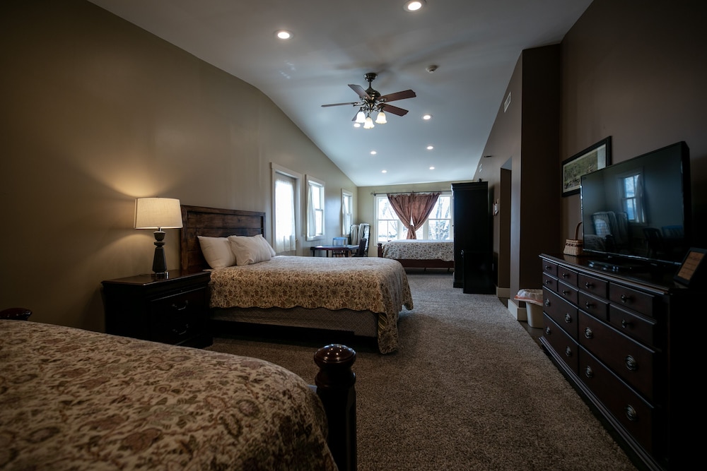 Family Room (Historic Building, No Elevator) photo 1