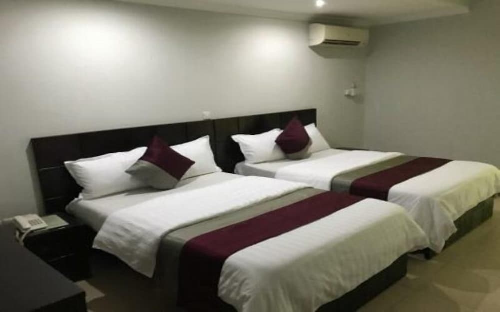 Deluxe Room, 2 Bedrooms, Non Smoking, City View