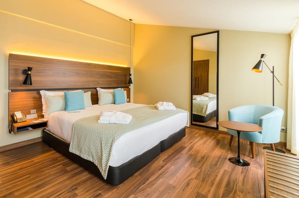 Family Room, Connecting Rooms