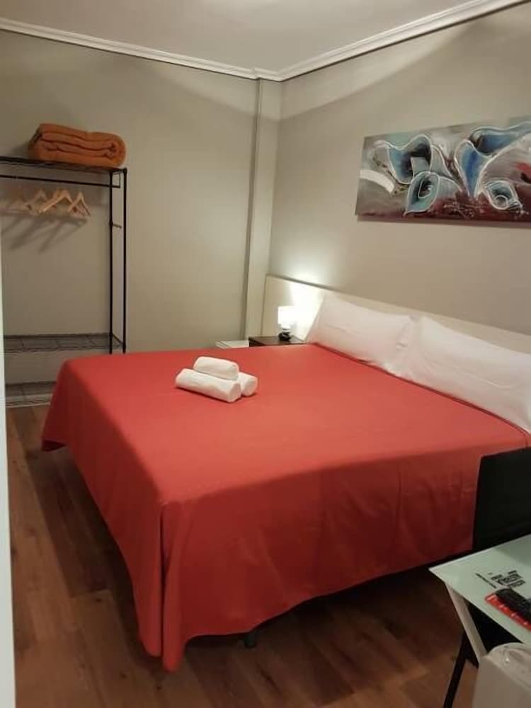 Double Room, 1 King Bed, Private Bathroom photo 2