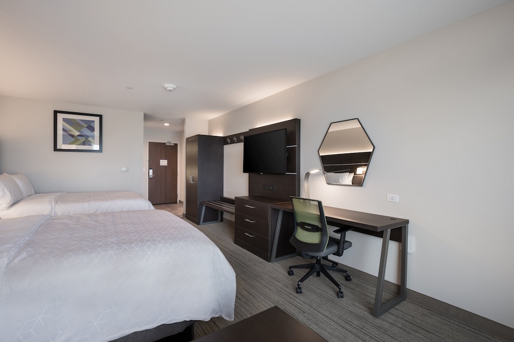Suite, 2 Queen Beds - Photo 2