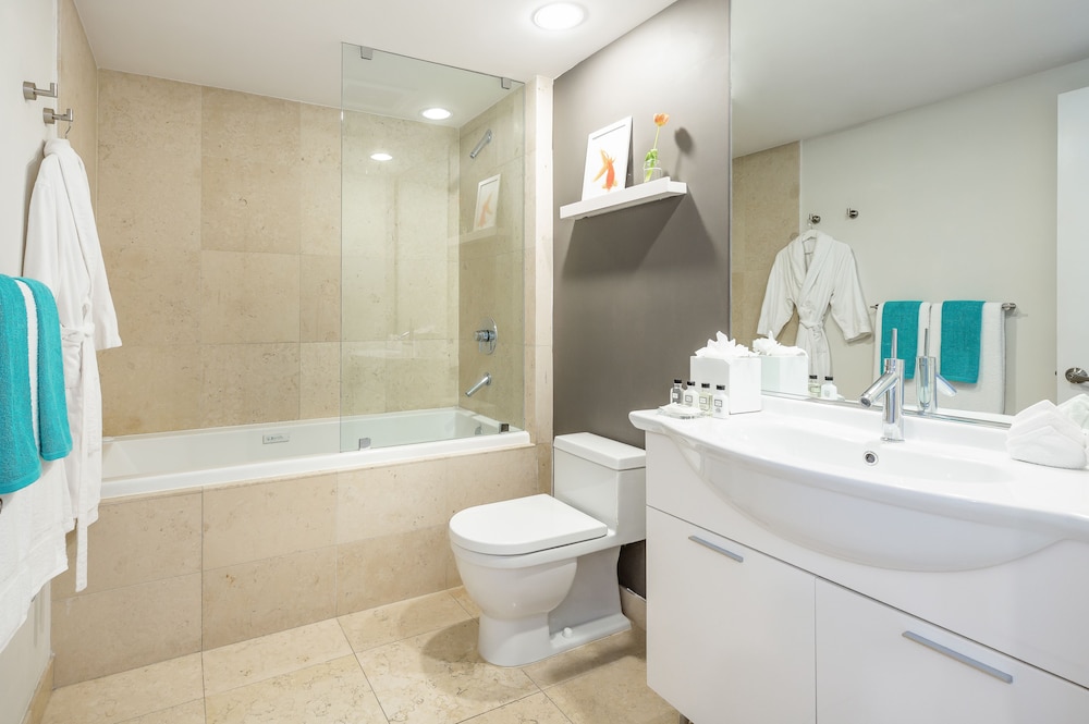 Business Studio Suite, 1 Queen, Balcony, City/River ViewÂ 2905