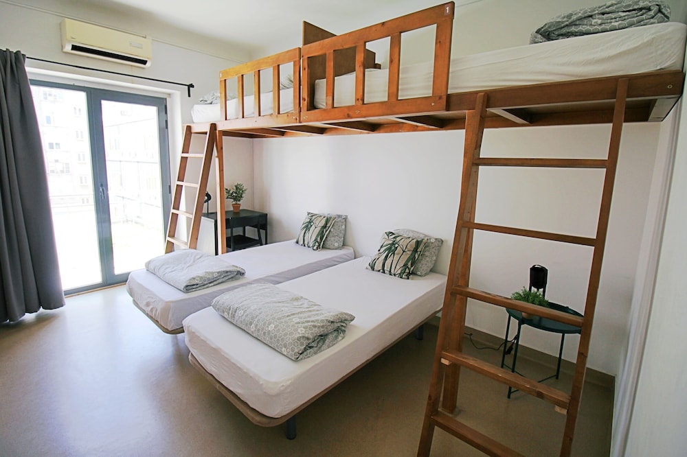 Bed in 4 mix Dorm w/Balcony and private wc photo 1