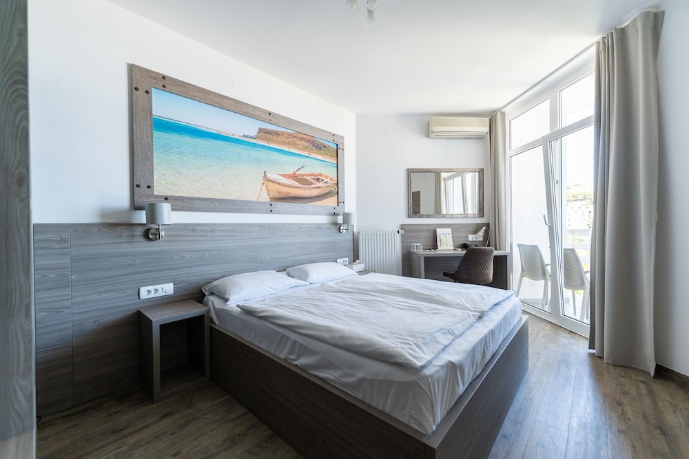 Double or Twin Room, Sea and Lake View - Photo 2