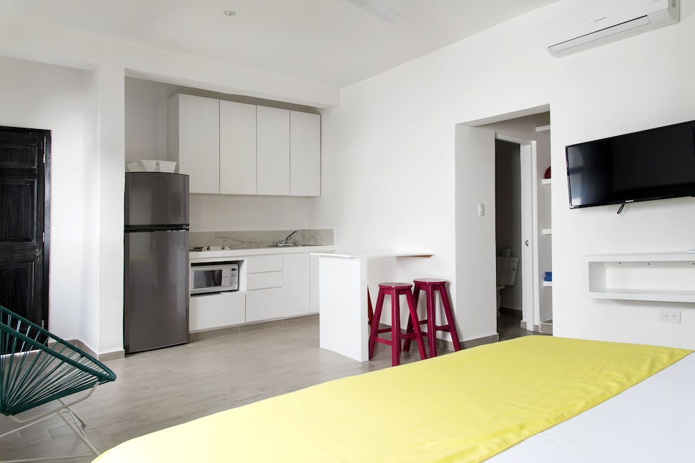 Signature Studio, 1 King Bed, Kitchen