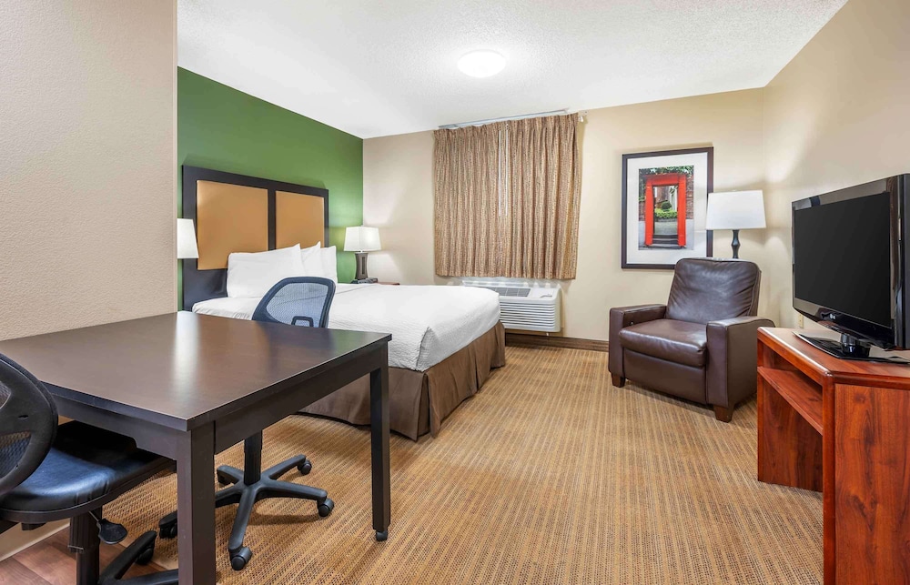 Studio Suite, 1 Queen Bed, Non Smoking - Photo 3