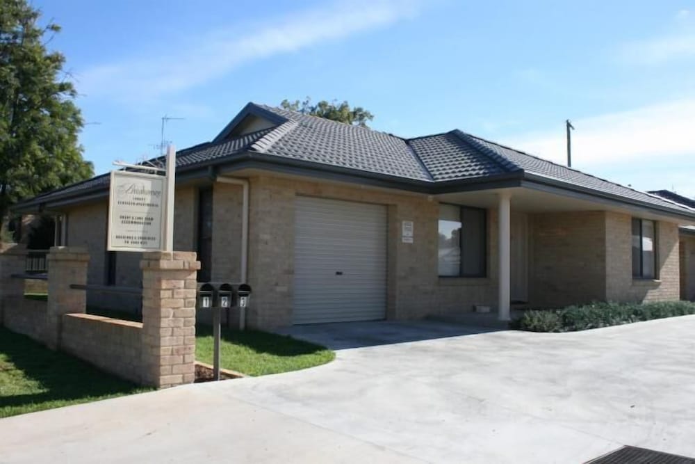 2 Bedroom Apartment 6 Railway St photo 2