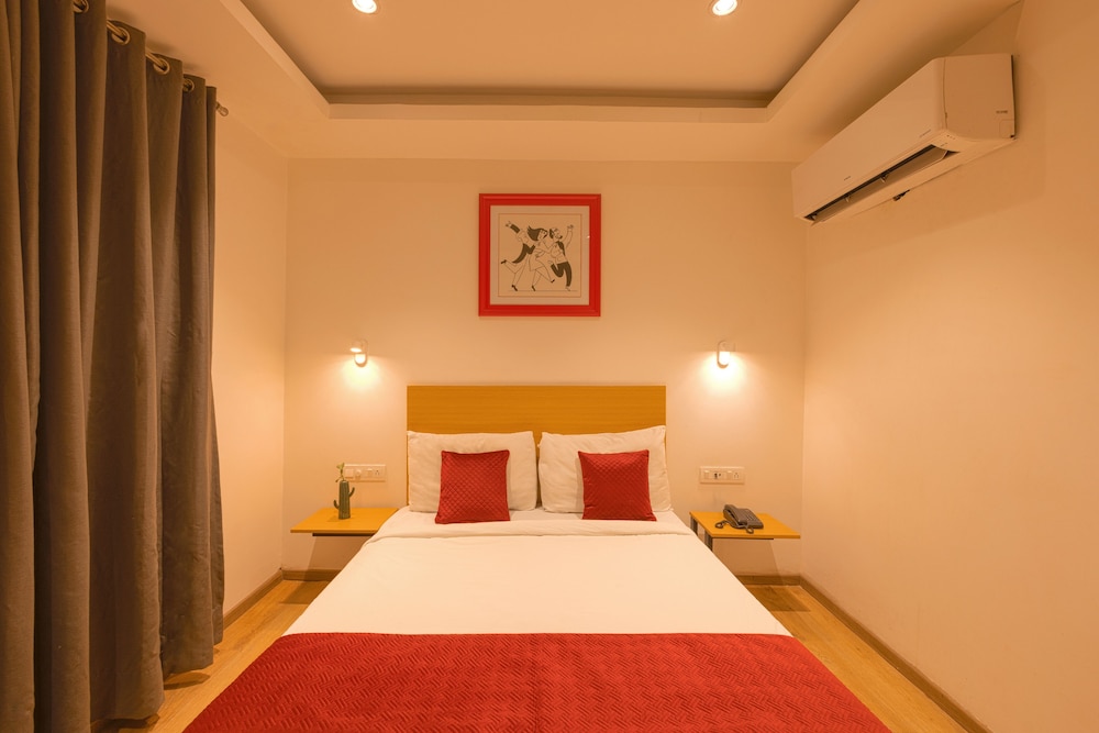 Deluxe Room with Free WiFi - Photo 6