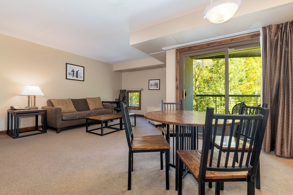 Grand Suite (Alpine Vista) - Photo 2