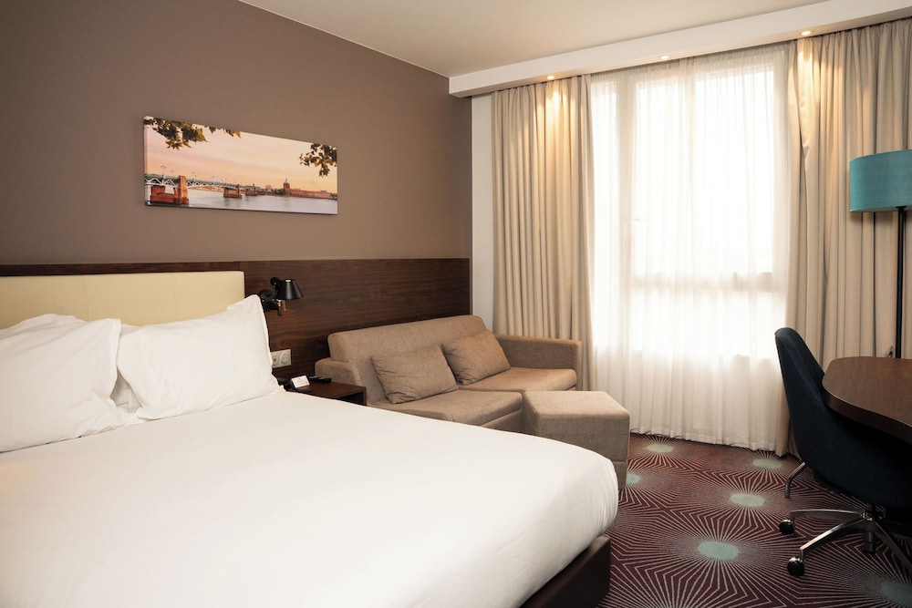 Standard Room, 1 Queen Bed with Sofa bed, Air conditioning (+ Sofa)