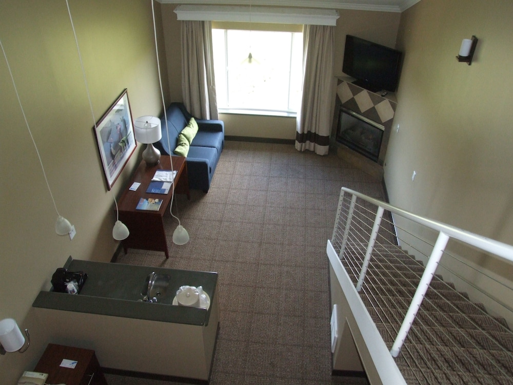 Suite, Multiple Beds, Non Smoking - Photo 7