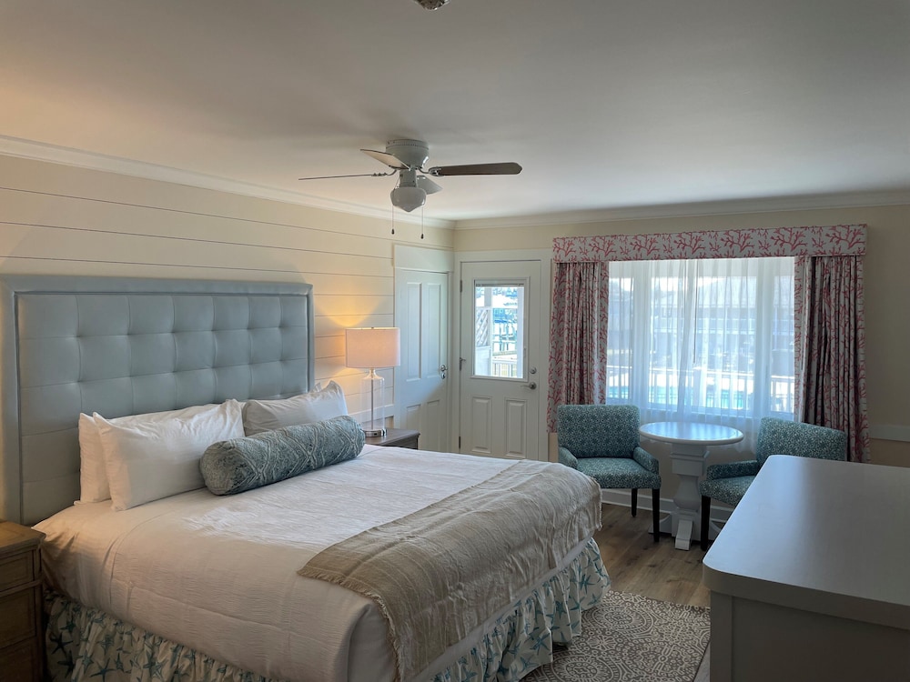 Premium Room, 1 King Bed, Balcony, Harbor View