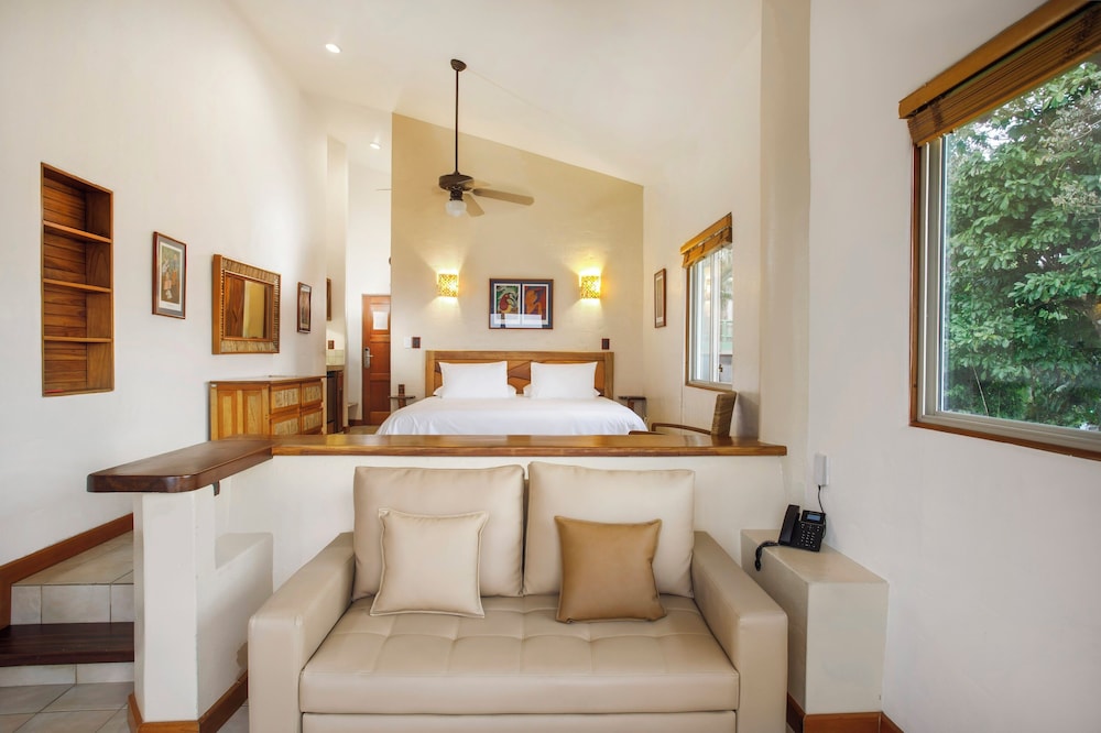 Deluxe Room, 1 King Bed, Balcony, Sea Facing - Photo 4
