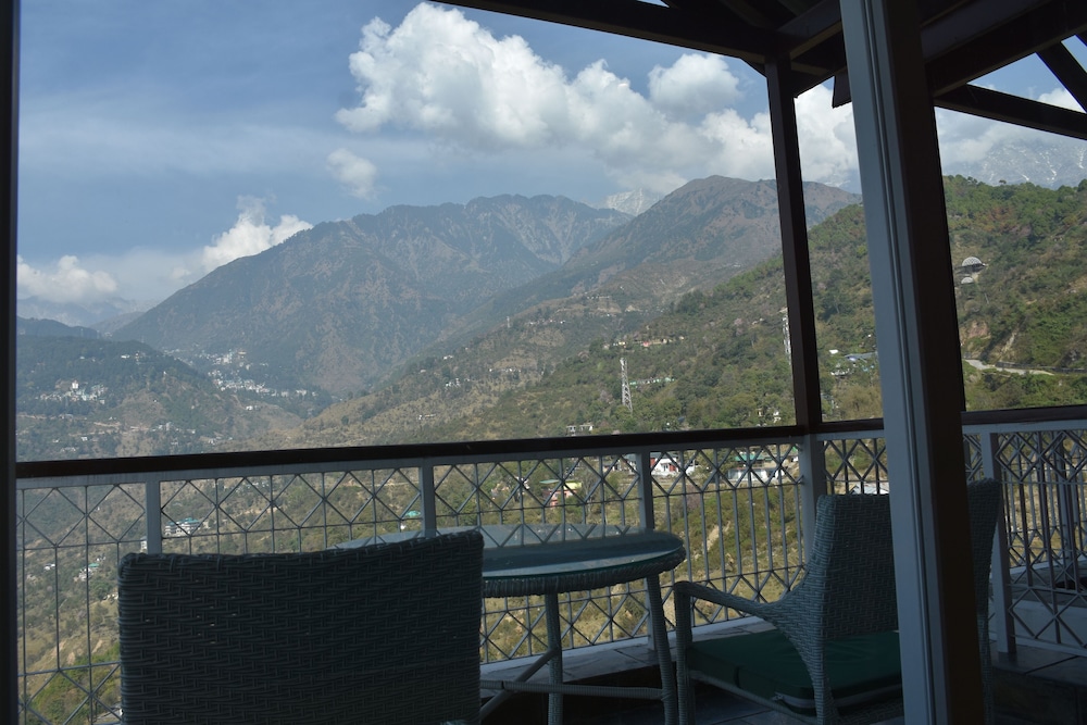 The Monal Suite with Private Balcony - Photo 2