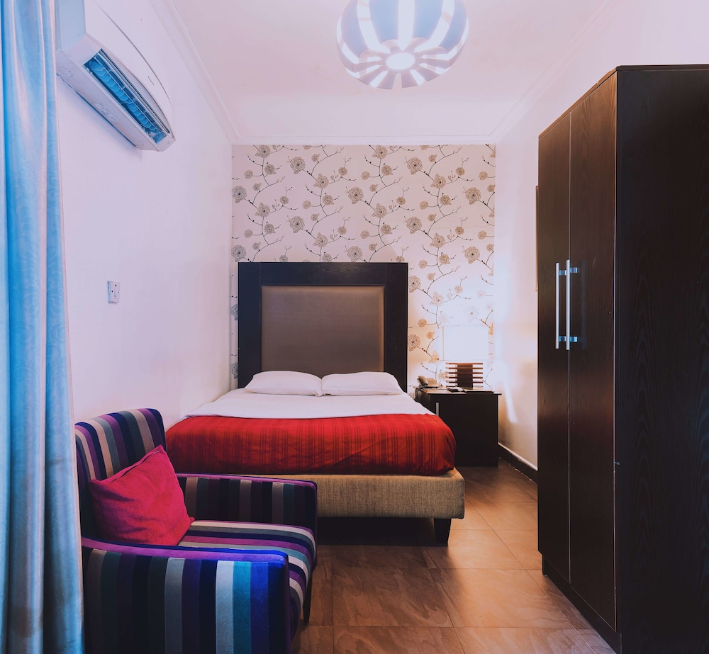 Standard Room, 1 Queen Bed