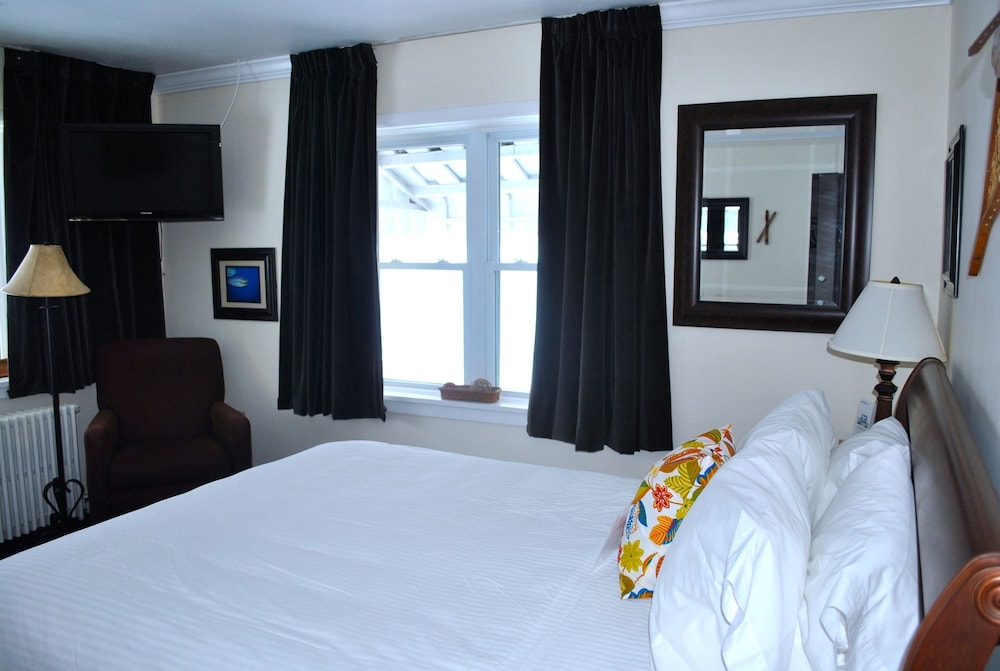 Signature House, 1 Queen Bed, Lake View, Lakeside photo 1