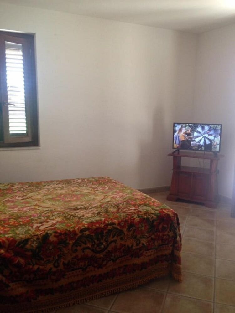 Single Room, 1 Large Twin Bed photo 1