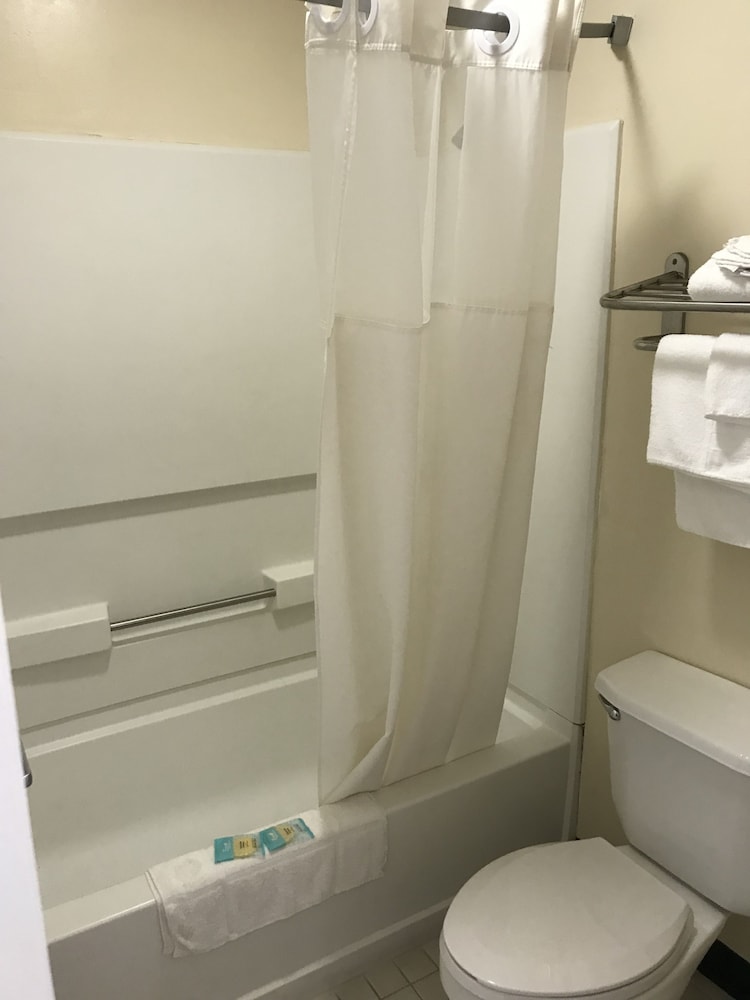 Classic Suite, Multiple Beds, Smoking photo 2