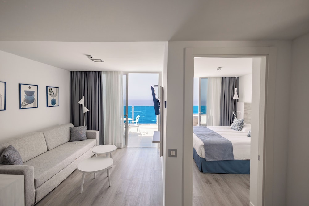 Family Studio Suite, Partial Ocean View (2 Adults)