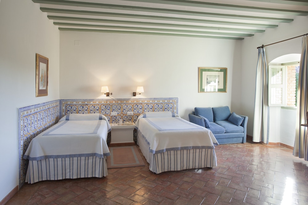 Standard Twin Room (3 Adults) photo 3