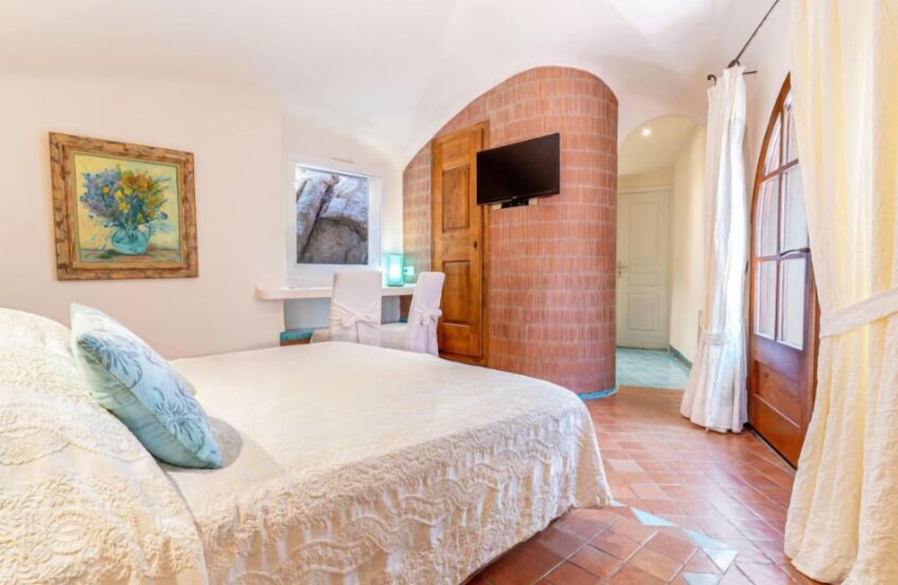 Comfort Room, Patio