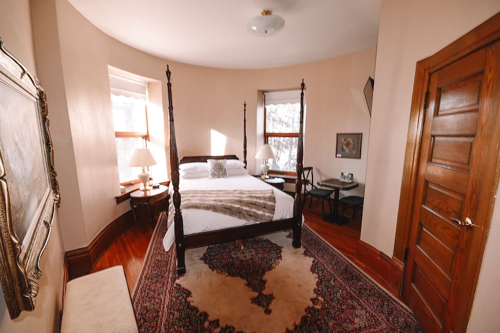 Oval Suite