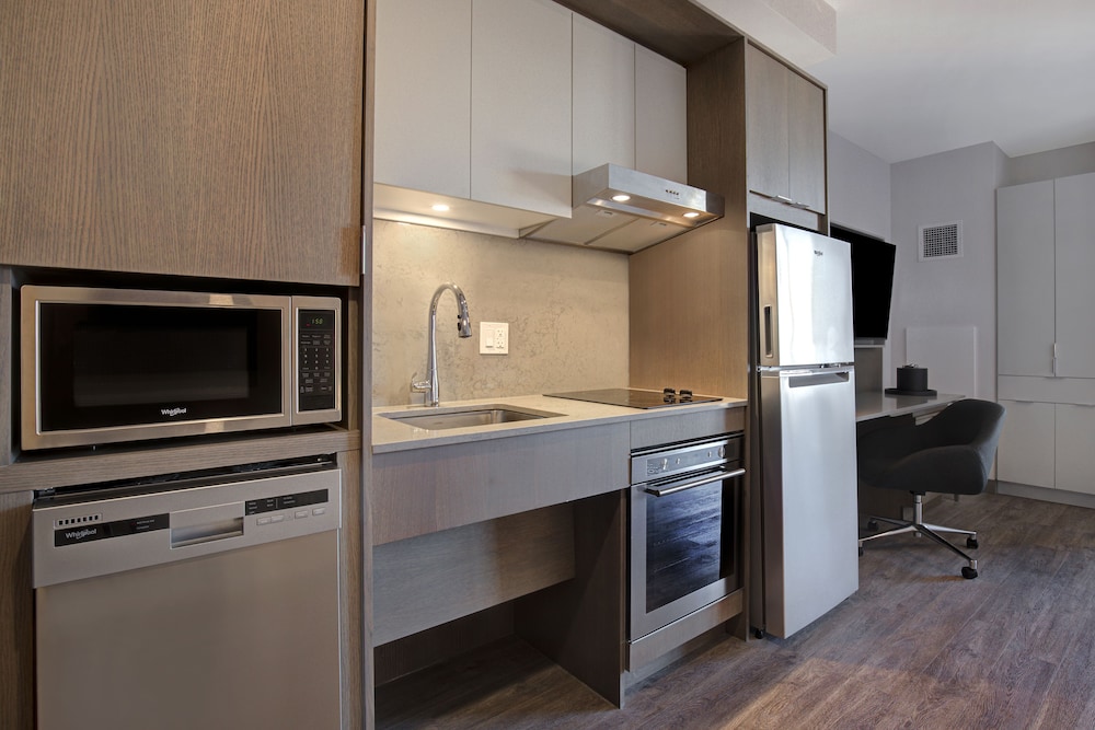 Studio, 1 King Bed, Accessible, Bathtub (Mobility & Hearing) - Photo 3