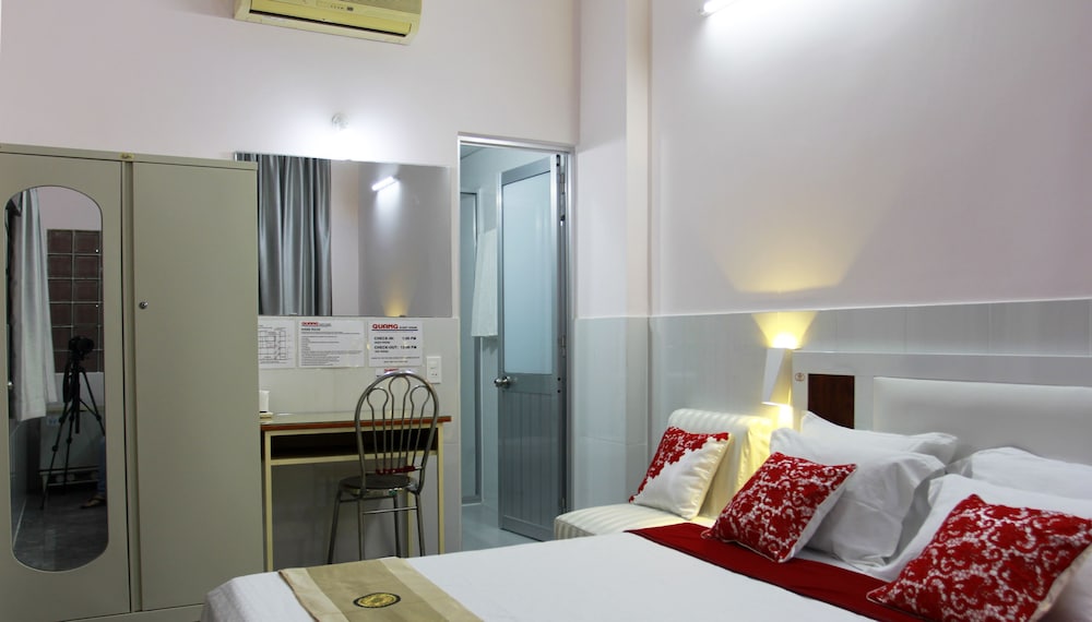 City Triple Room