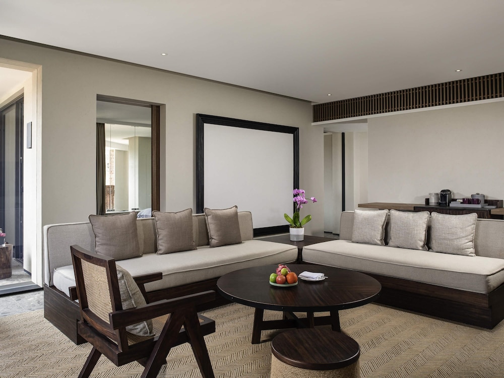 Room, 1 King Bed, Balcony, Lake View (The Ruby Wheel) - Photo 1
