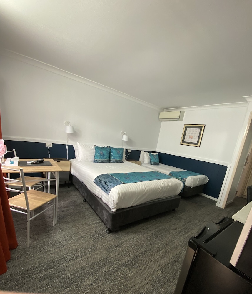 2 Bedroom Unit (Downstairs)