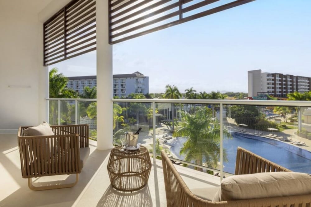 Luxury Presidential Jacuzzi Ocean view Two Bedroom Suite Diamond Club