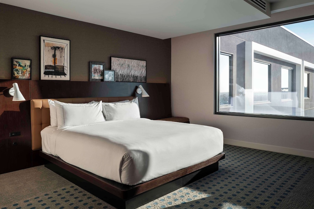 Room, 1 King Bed - Photo 3
