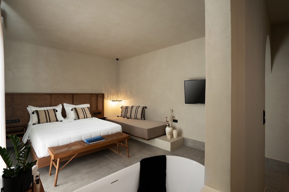 Superior Studio Suite - Photo 10