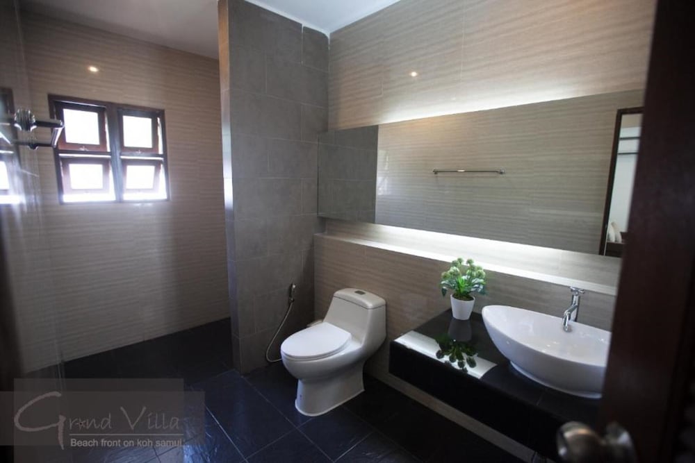 1 Bedroom Beach Front Villa photo 3