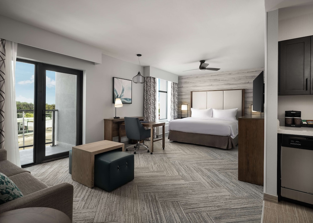 Studio Suite, 1 King Bed with Sofa bed, Accessible, Balcony