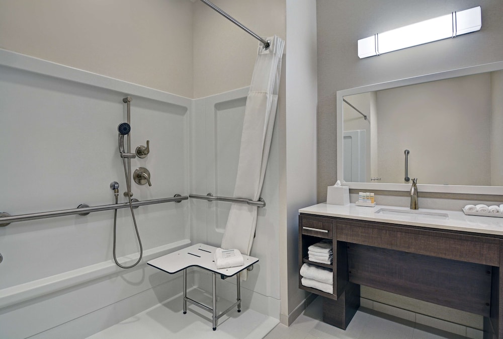 Studio, 2 Queen Beds, Accessible, Bathtub (Mobility & Hearing) - Photo 4
