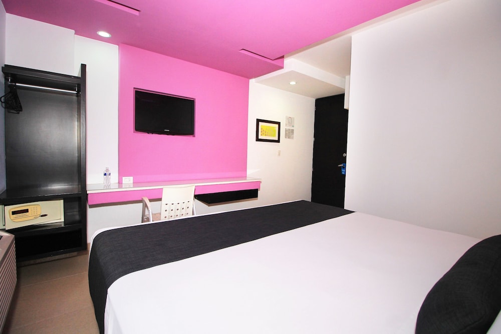 Standard Room, 1 King Bed photo 2