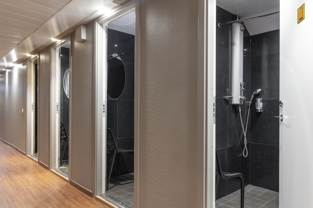 Quadruple Room, Shared Bathroom (Bed linen included), photo 6